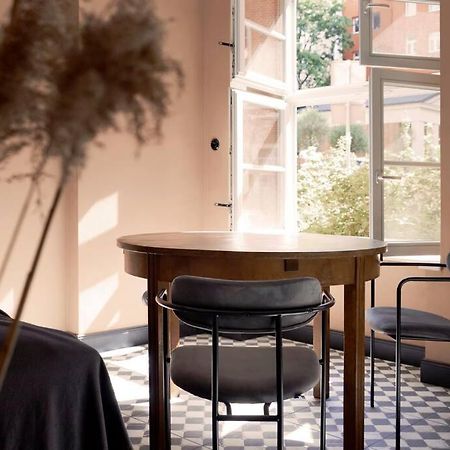 Elegant Apartment In The City Center Вроцлав Екстериор снимка