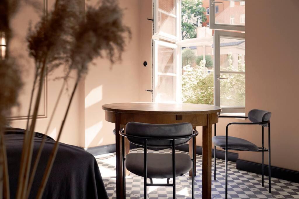 Elegant Apartment In The City Center Вроцлав Екстериор снимка