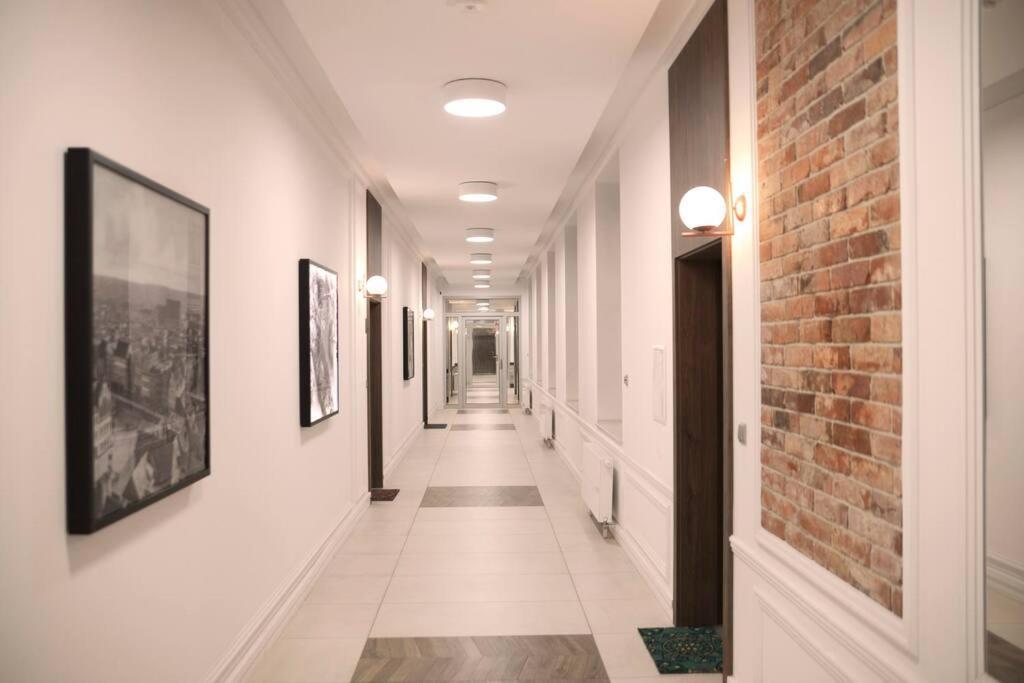 Elegant Apartment In The City Center Вроцлав Екстериор снимка
