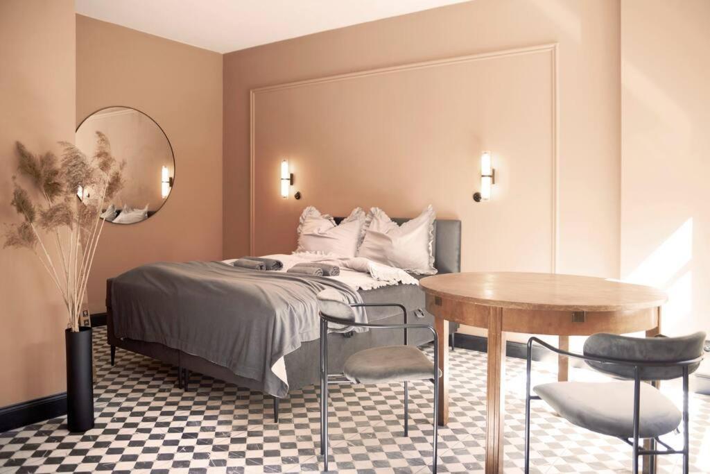 Elegant Apartment In The City Center Вроцлав Екстериор снимка