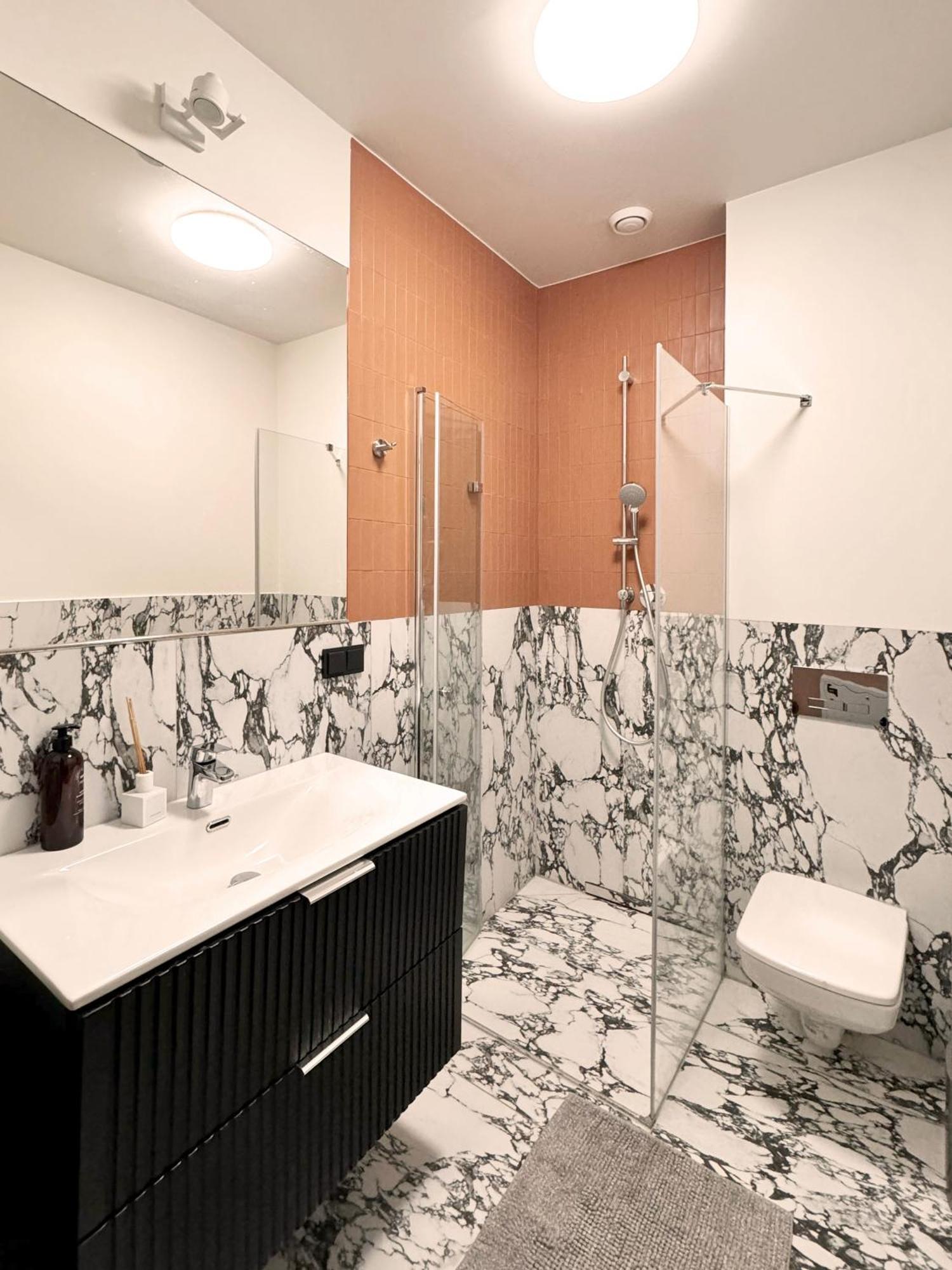 Elegant Apartment In The City Center Вроцлав Екстериор снимка