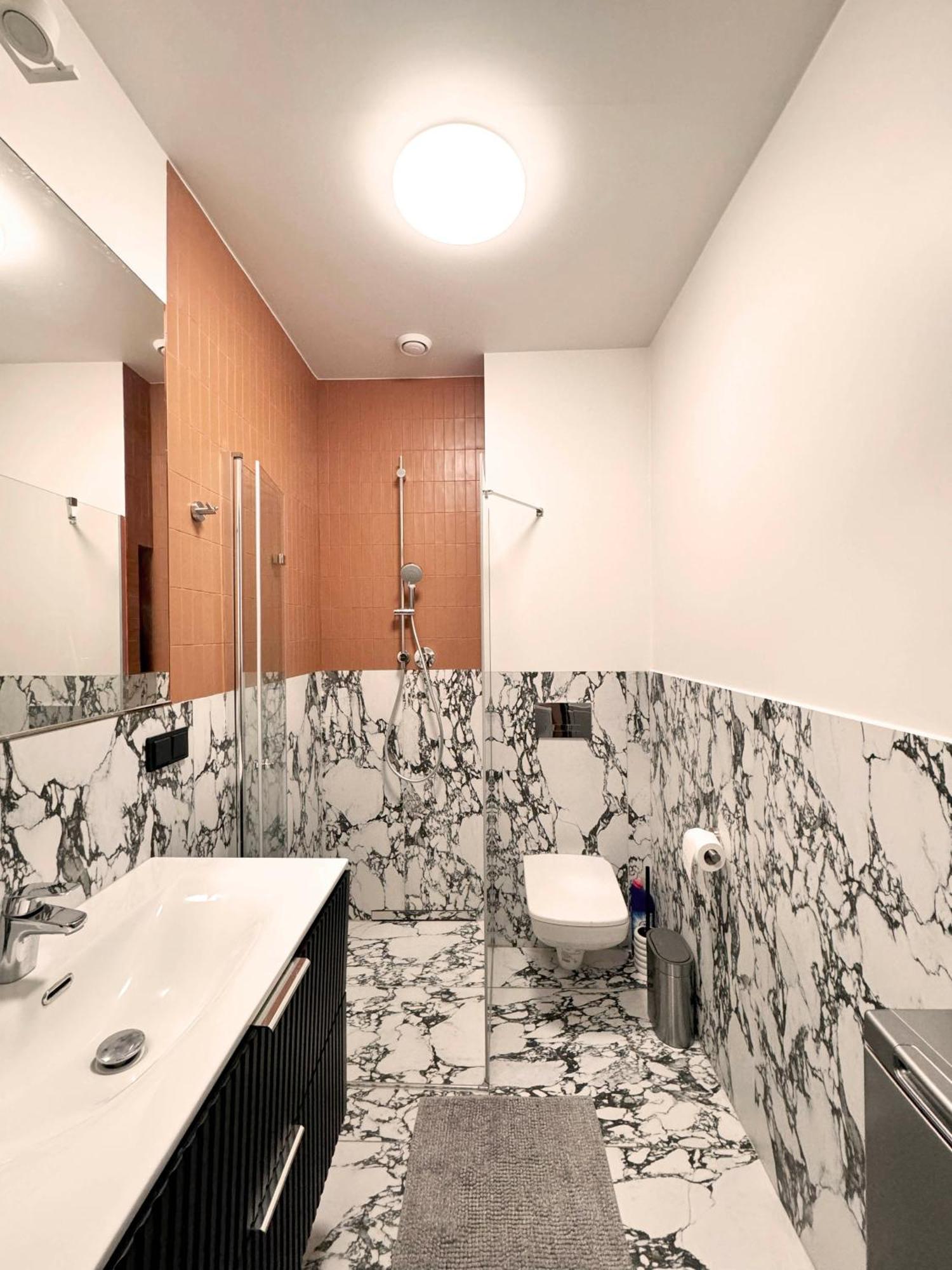 Elegant Apartment In The City Center Вроцлав Екстериор снимка